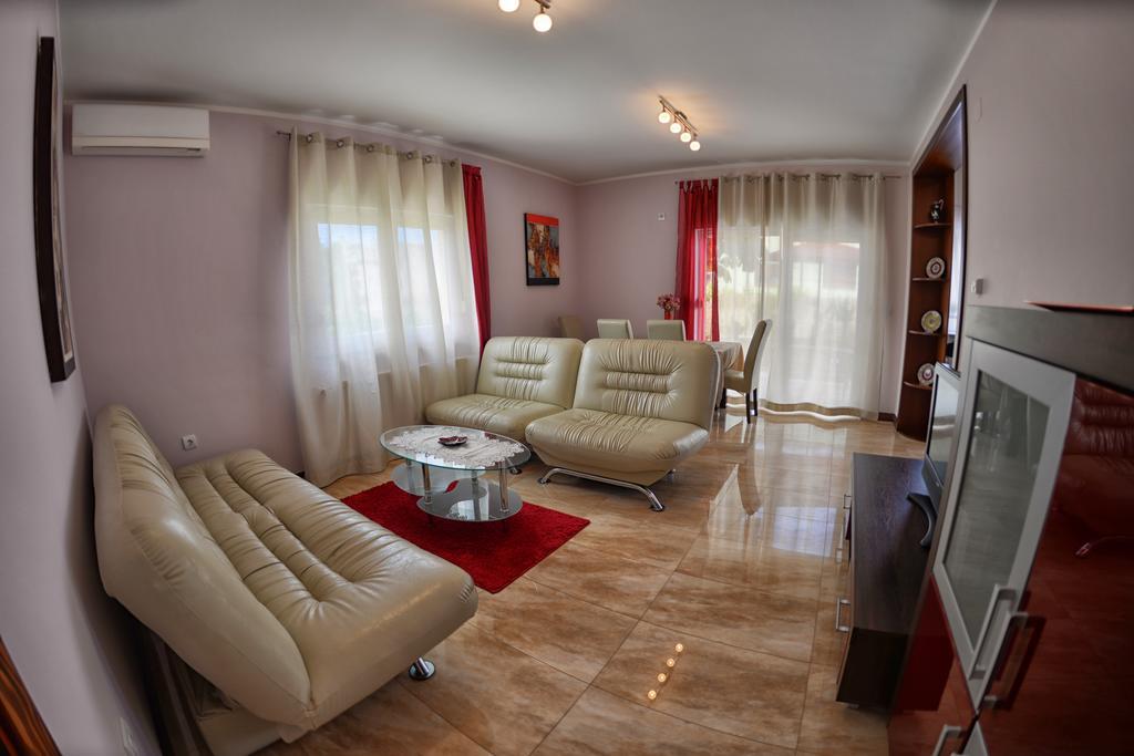 Apartments Sablic พูลา ภายนอก รูปภาพ