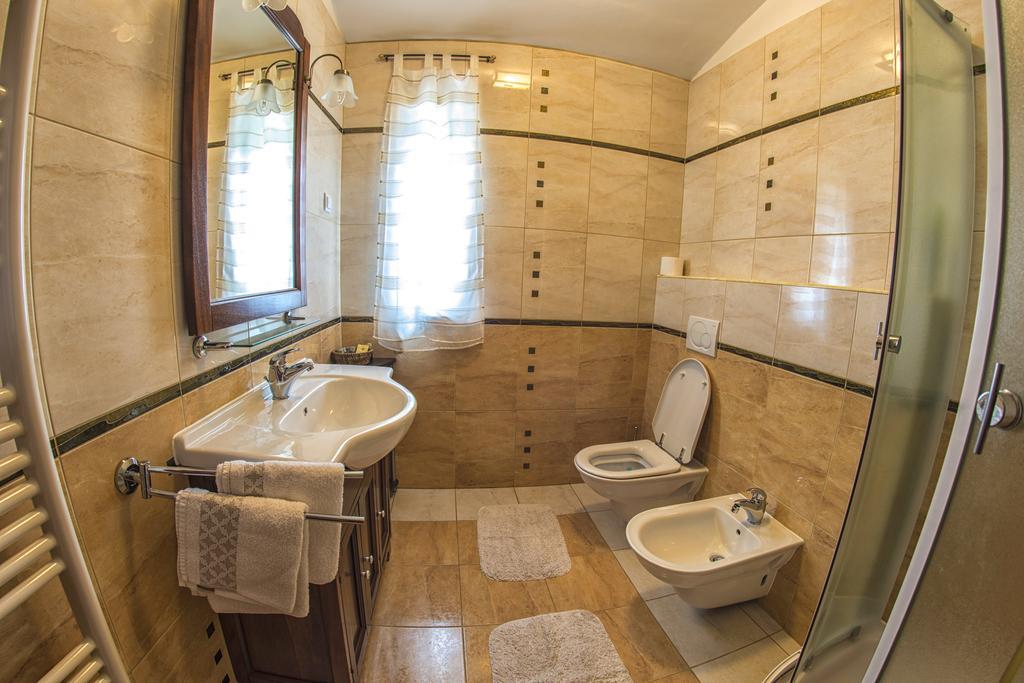 Apartments Sablic พูลา ภายนอก รูปภาพ