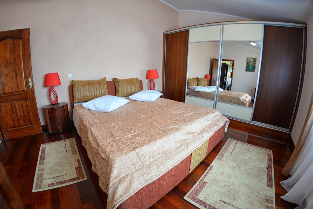 Apartments Sablic พูลา ภายนอก รูปภาพ