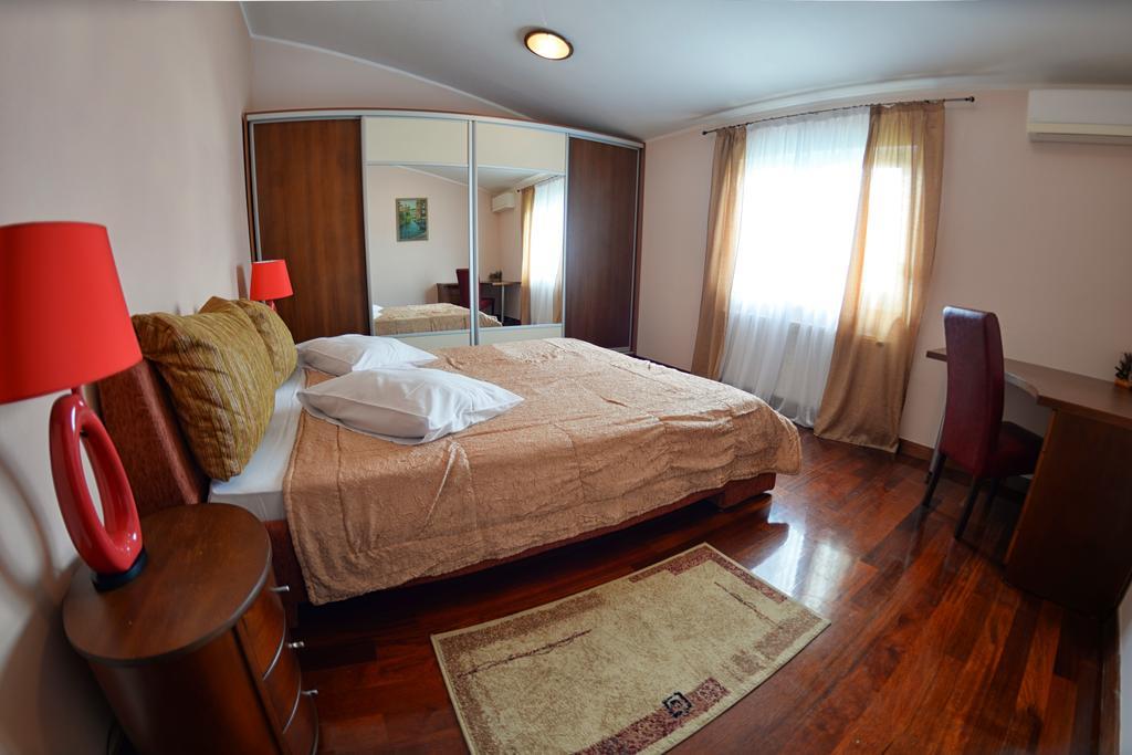 Apartments Sablic พูลา ภายนอก รูปภาพ